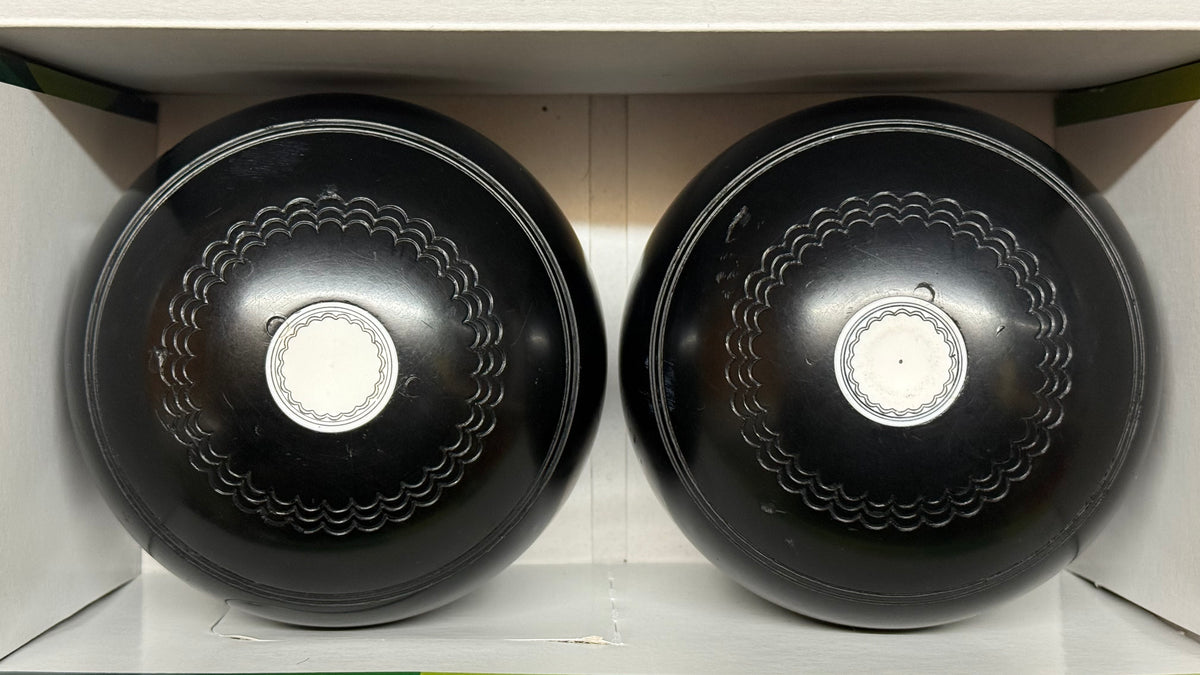 UB2716 Unbranded Crown Green Bowls - Black - 2lb 9oz Standard