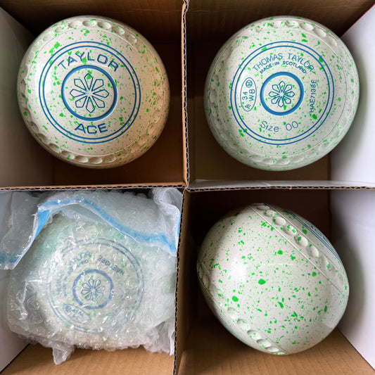Taylor Ace - Size 00 - White/Lime (Light Blue Rings) - WB34 Stamp