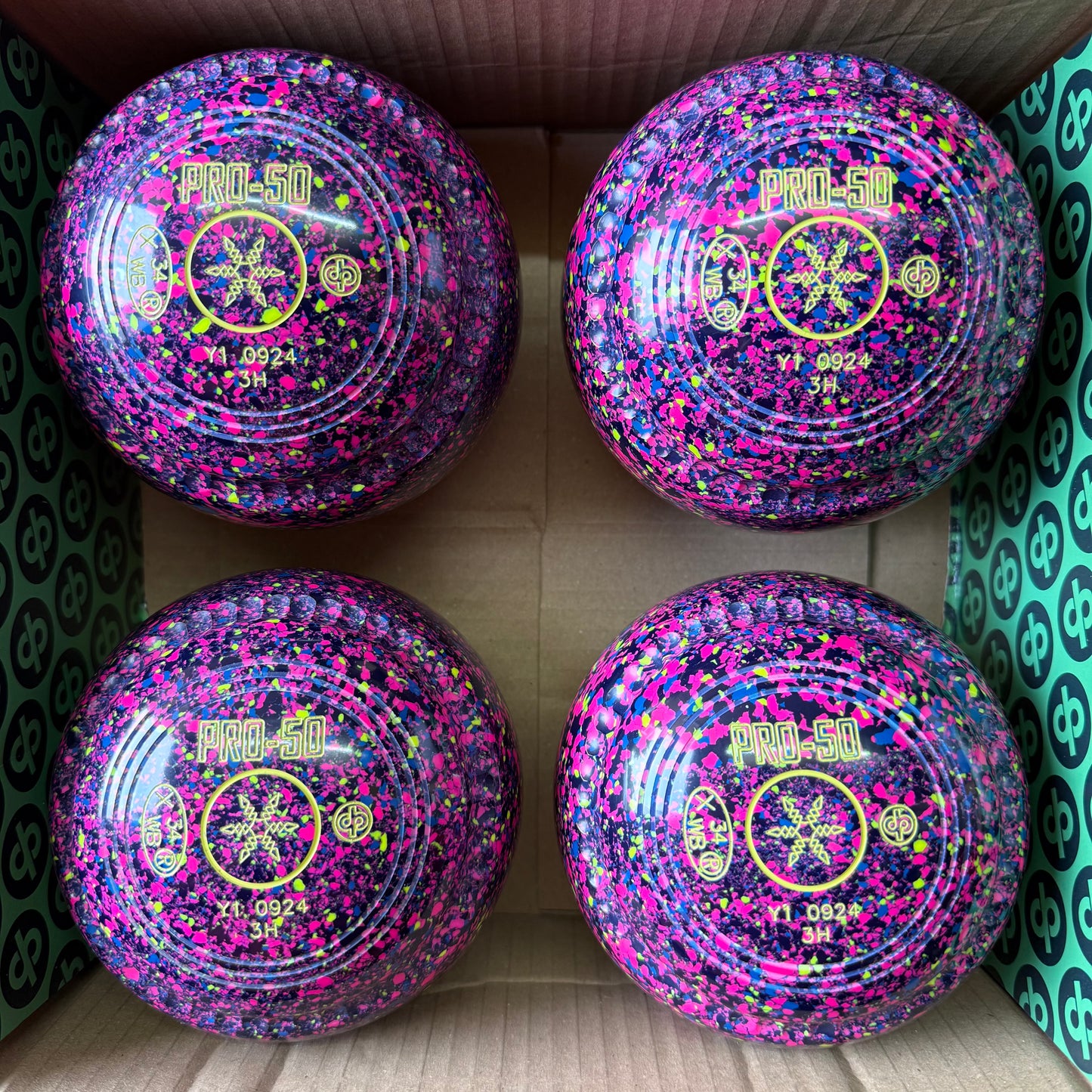 Drakes Pride PRO-50 - Size 3H - Dark Blue/Light Blue Fluorescent Harlequin (Yellow Rings) - WB34 Stamp