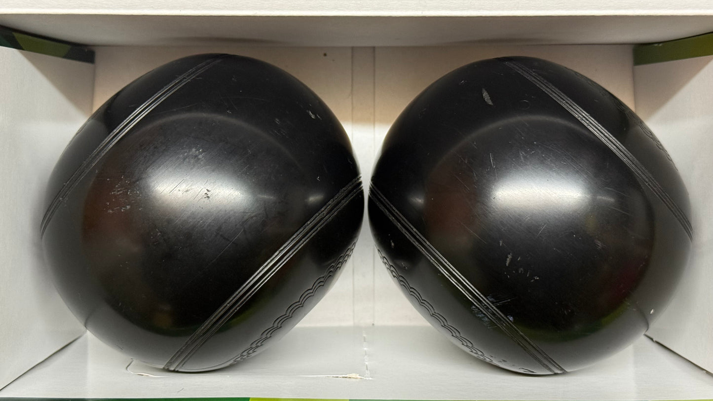 UB2716 Unbranded Crown Green Bowls - Black - 2lb 9oz Standard