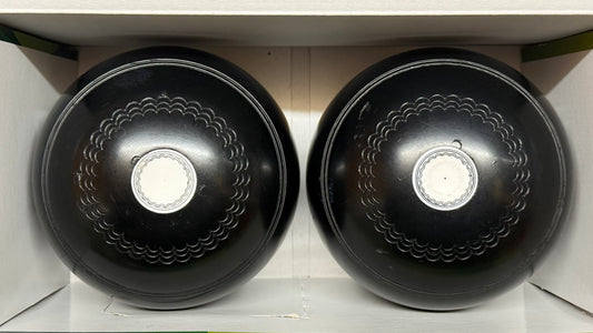 UB2716 Unbranded Crown Green Bowls - Black - 2lb 9oz Standard
